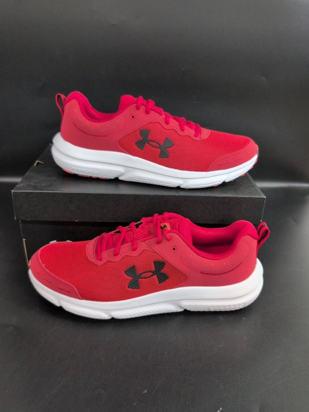 Under Armour Charged Assert 10 Mens Athletic Running Shoes US 11.5 Red